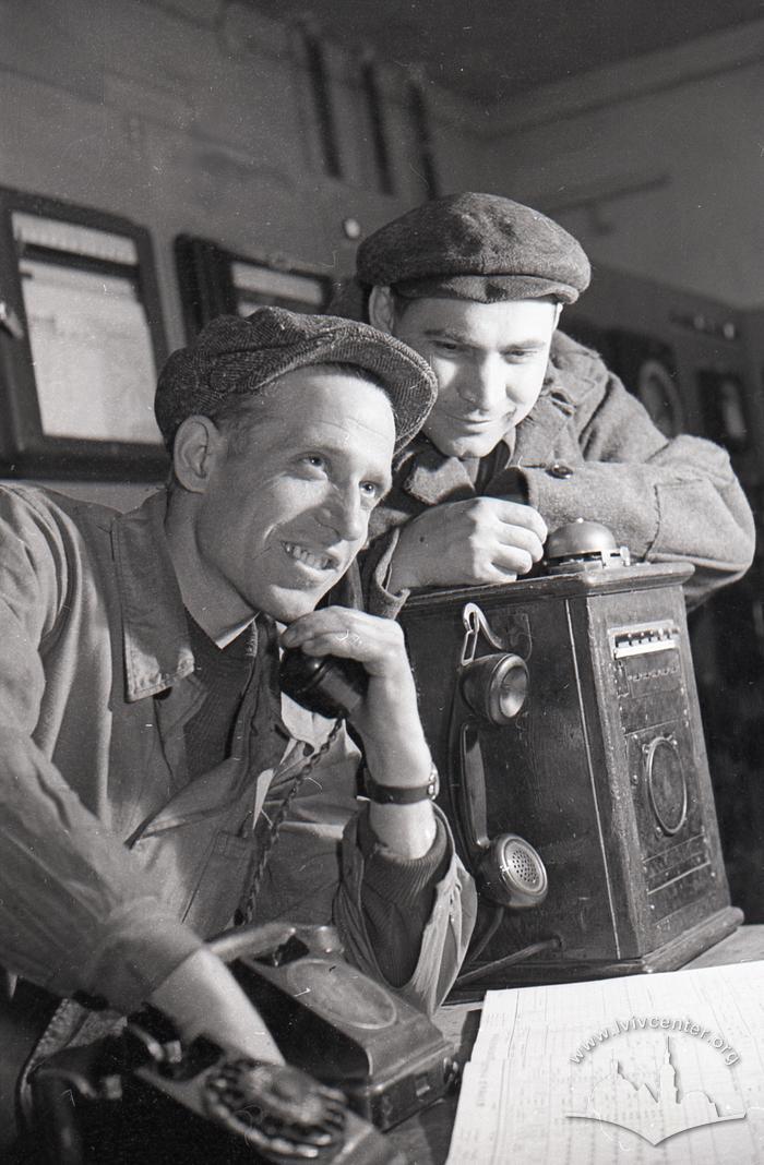 Senior gasworker Shevchenko and master Malovik of the Azovstal plant blast furnace No. 1 2