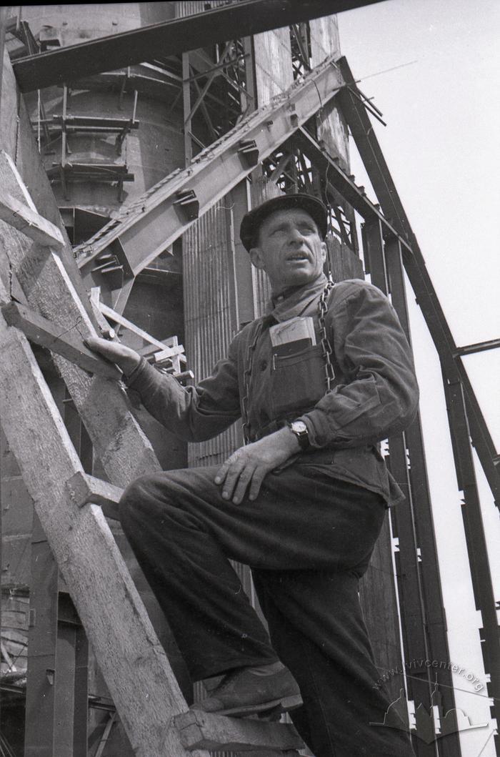 At the construction site of the blast furnace No. 6 of the Azovstal plant. Brigade of Kildyshev, the winner of the Lenin Prize 2