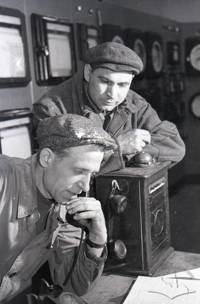 Senior gasworker Shevchenko and master Malovik of the Azovstal plant blast furnace No. 1 2