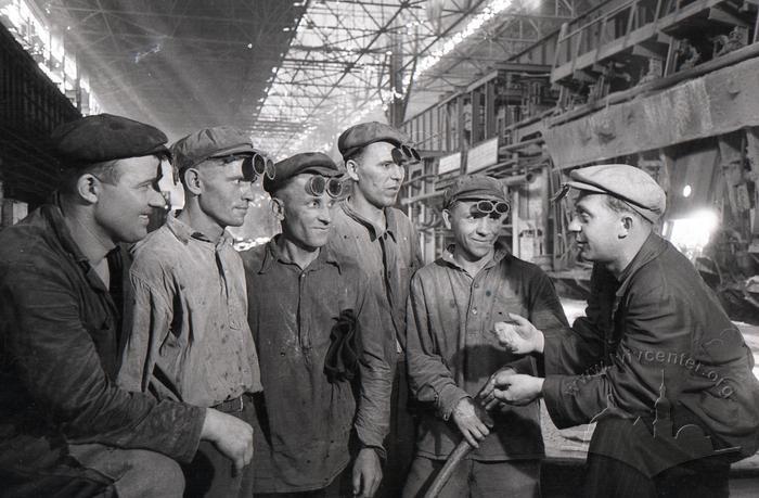 Pereverziev runs the school of excellence at the Azovstal plant 2