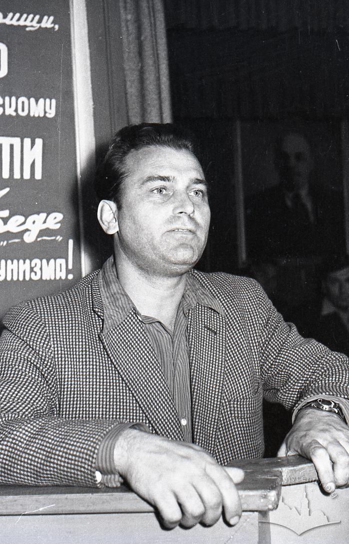 Uzbek writers in the open-hearth shop of the Azovstal plant 2