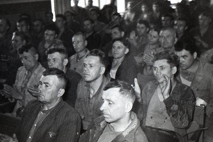 Uzbek writers in the open-hearth shop of the Azovstal plant 2