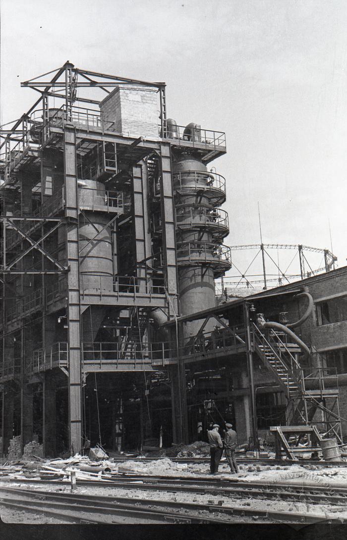 Construction of the cast iron desiliconization unit at the Azovstal plant 2