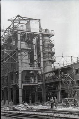 Construction of the cast iron desiliconization unit at the Azovstal plant
