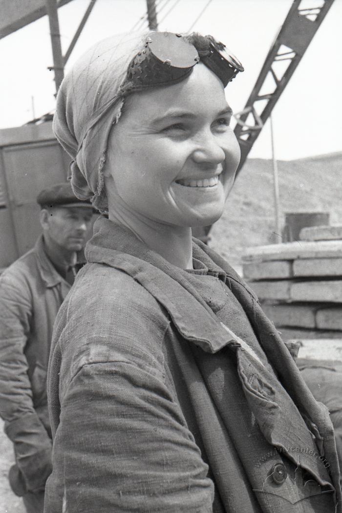 At the construction site of the blast furnace No. 6 of the Azovstal plant: Oxy-fuel cutting torch operator Rita Horbunova 2