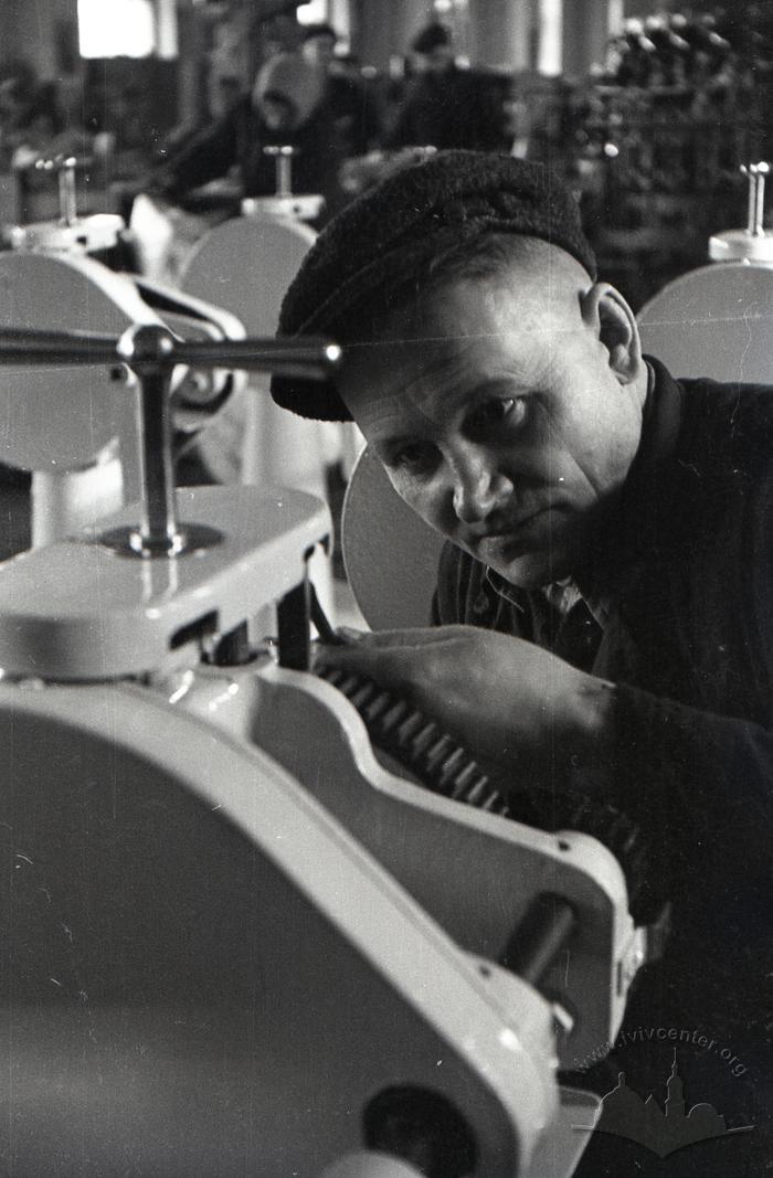 An employee of the machine-building factory Kitaiev assembles gear rolling press 2