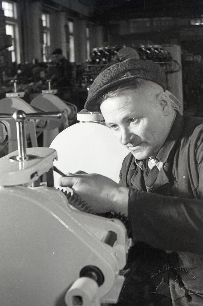 An employee of the machine-building factory Kitaiev assembles gear rolling press 2