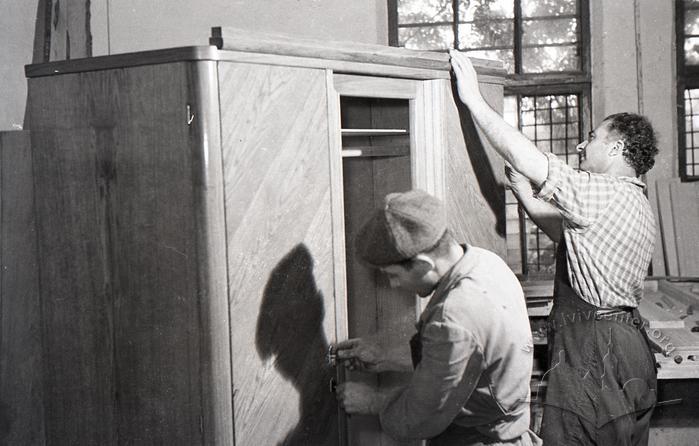 "Азовстальбуд", меблі з відходів 2