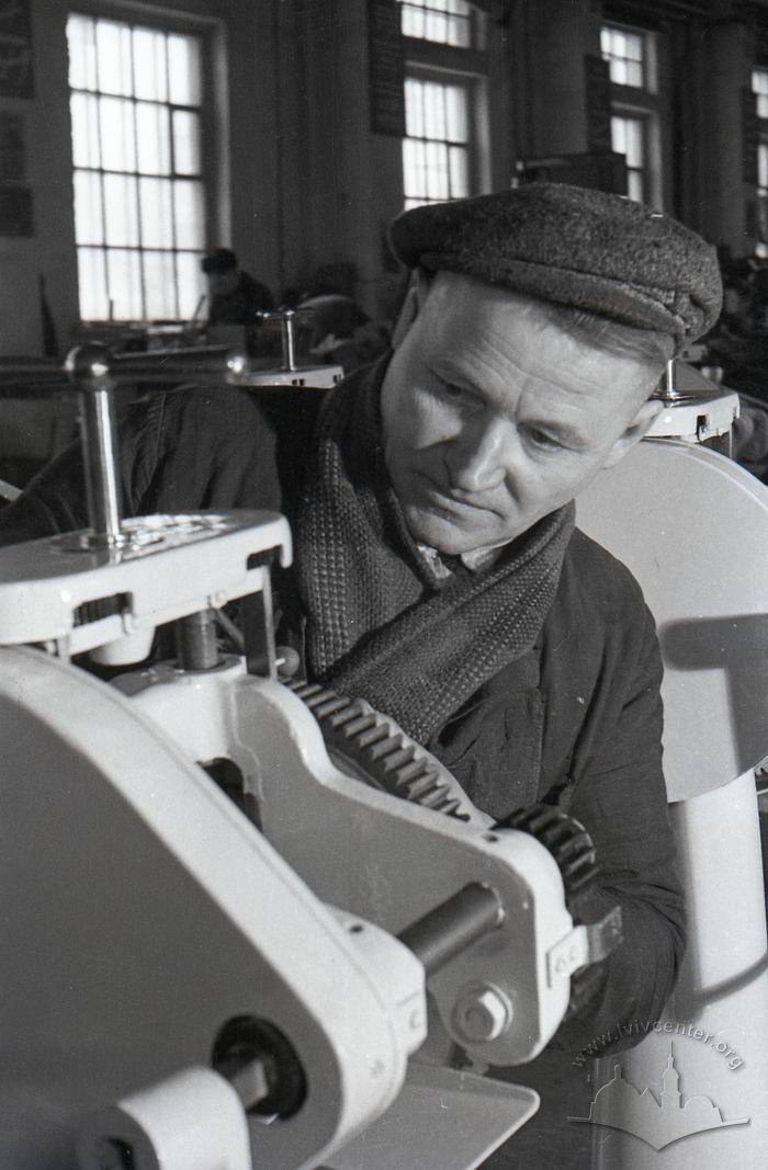 An employee of the machine-building factory Kitaiev assembles gear rolling press 2