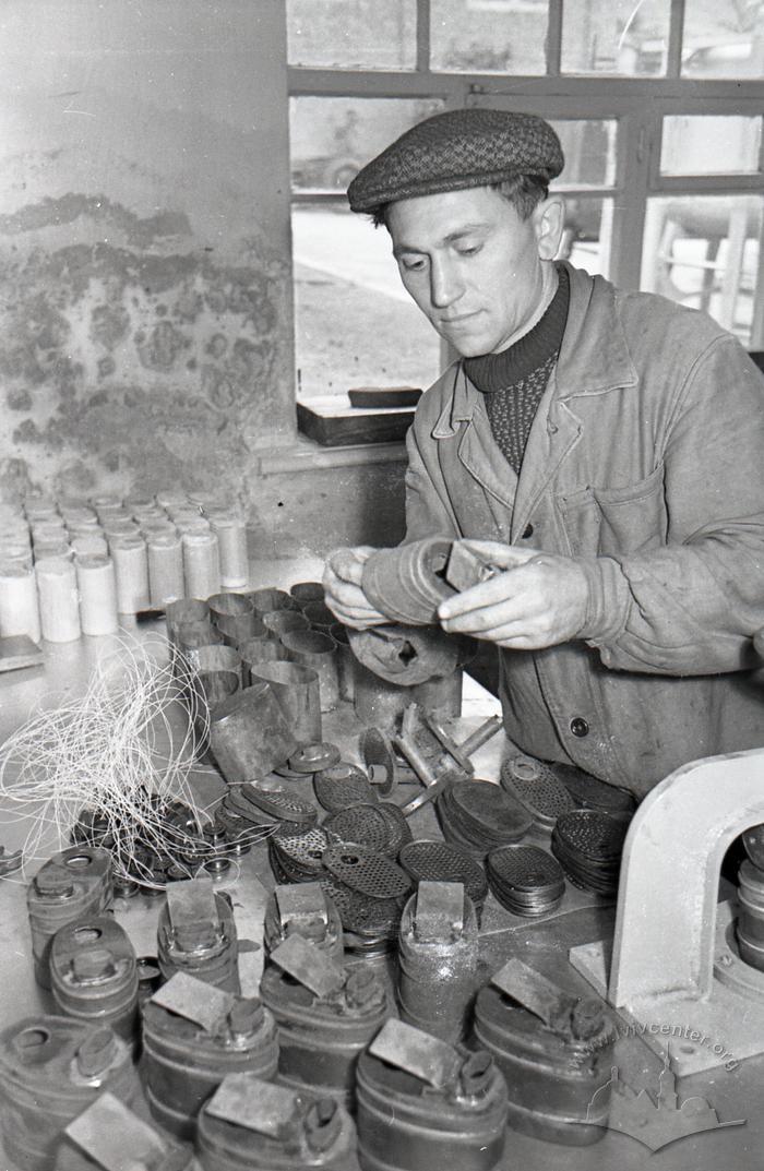 Production of self-contained self-rescuers for mines at the machine-building factory 2