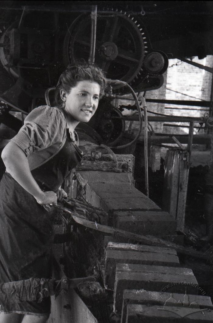 Brick factory No. 3. Female engraver 2