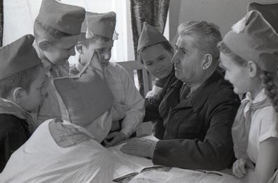 Pioneers Palace. Lenin days, meetings with old bolsheviks Manokhin, Tereniev, and (illegible)