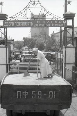 Receiving grain at the elevator