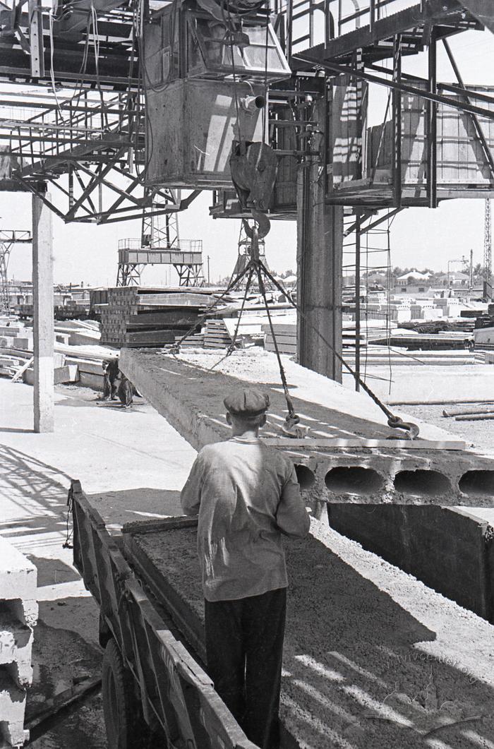 Foreman Kharchenko of the concrete workers 2