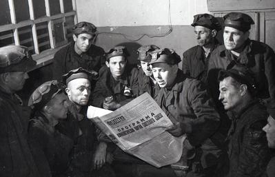 Communist party program reading at the Stalino city mine