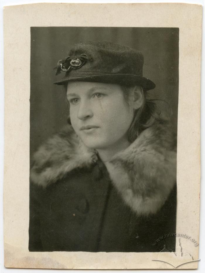 Woman wearing a hat 2