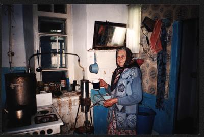 Бабуся Костя Бяліка Фекла в своєму домі