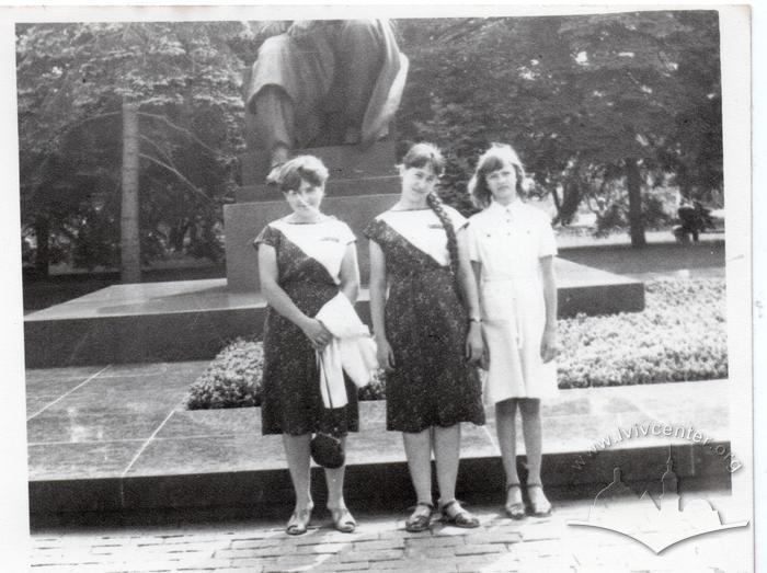 Young women by a monument 2