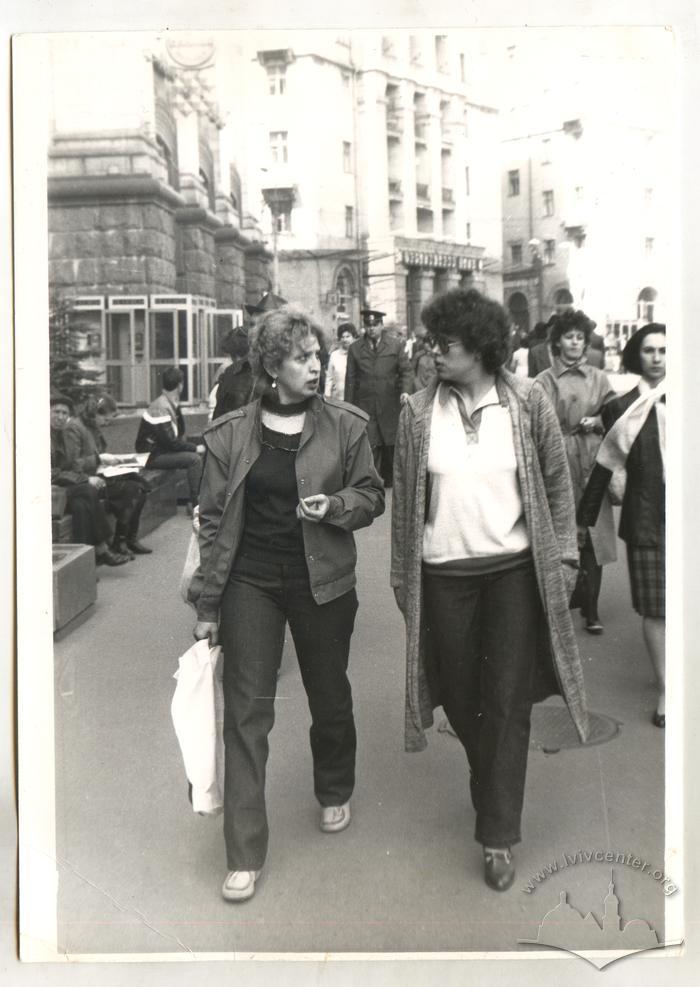 Two women on Khreshchatyk 2