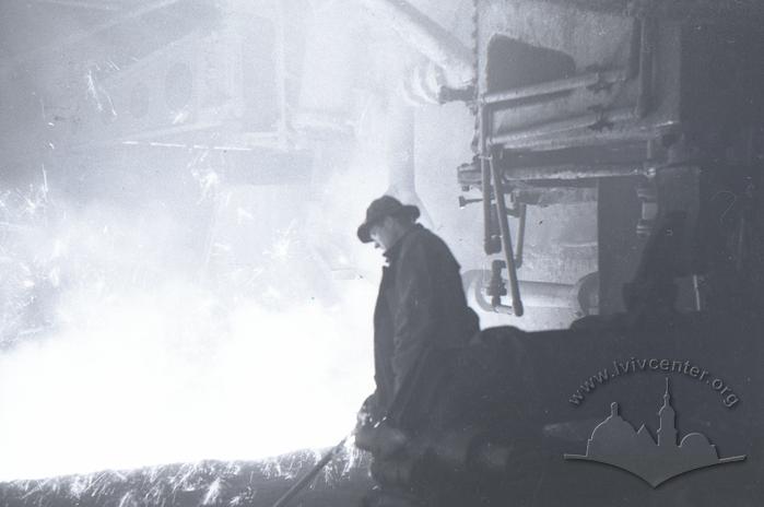 Cast iron pouring at the fourth blast furnace of the Azovstal plant 2