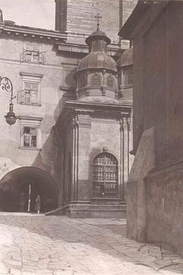 View of the courtyard of Uspenska church