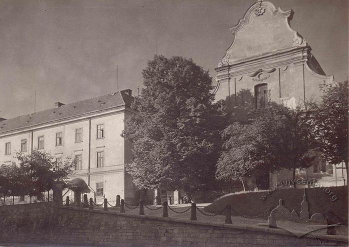 St. Nicolas church and the old university 2