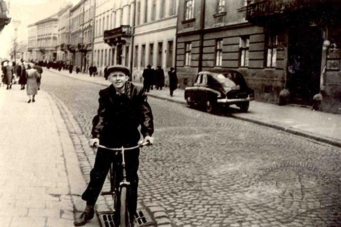 Cyclist in Pekarska St. 2