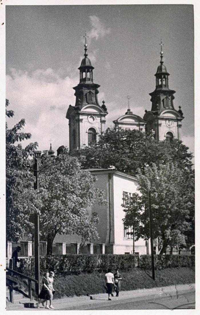 Вид костелу св. Марії Магдалини та парохіяльного будинку 2