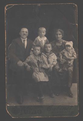 Груповий портрет родини