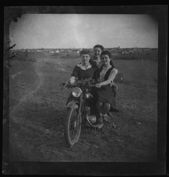 Women on a moped 2