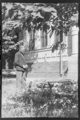 Marko Zalizniak near the grave of a historian Dmytro Yavornytskyi