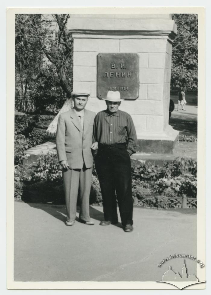 Grandfather with a friend near the Lenin monument in Torez 2