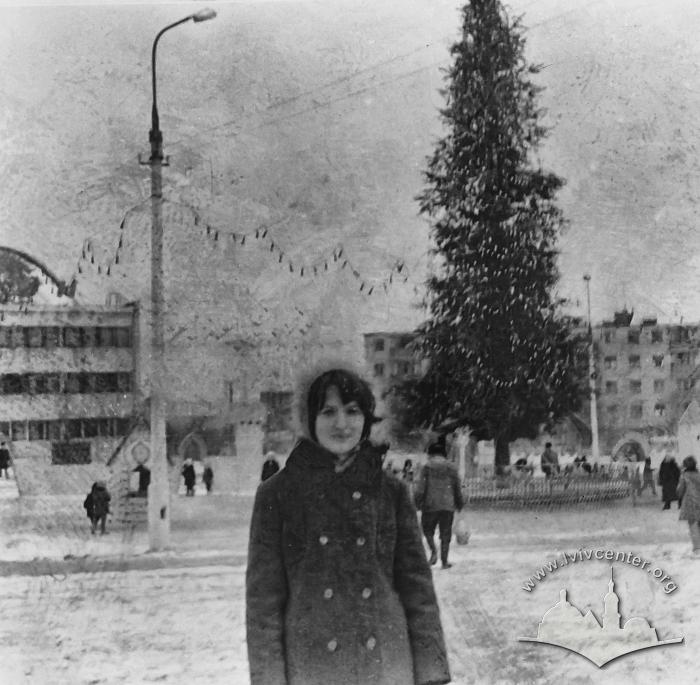Christmas tree in the Illichivskyi district of Zhdanov 2