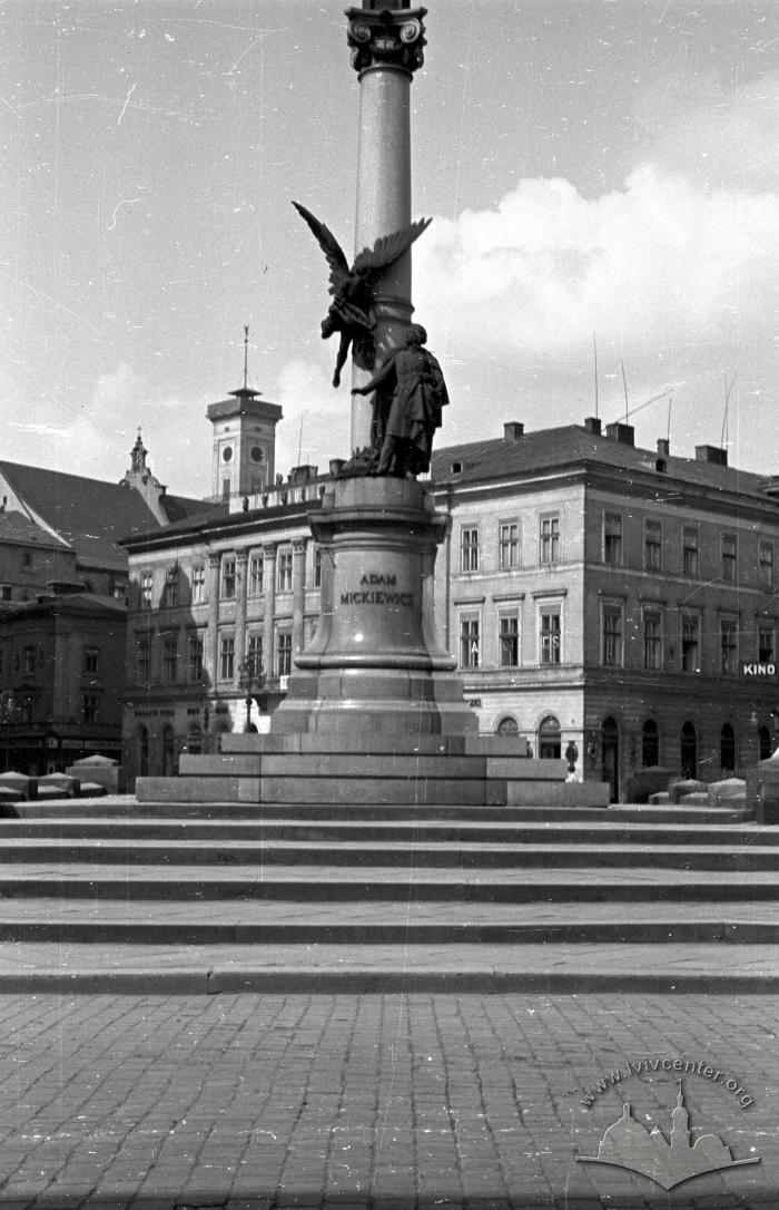 Пам'ятник Адаму Міцкевичу 2