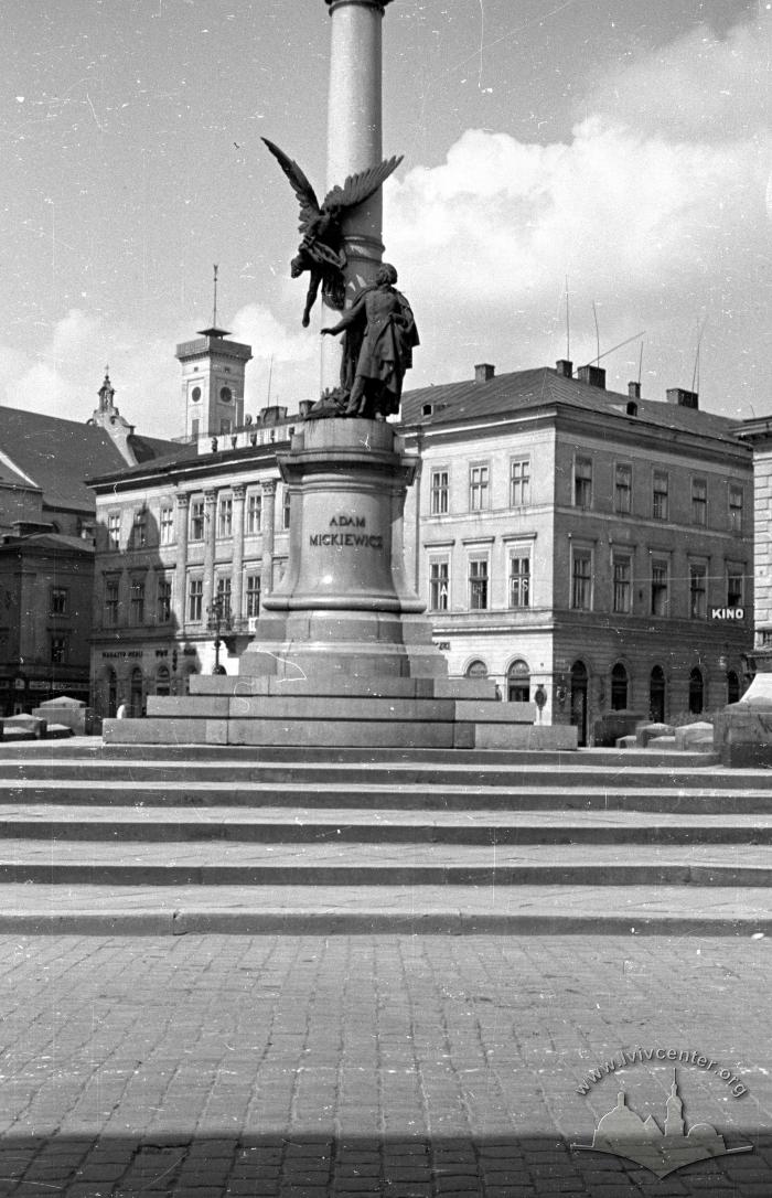 Пам'ятник Адаму Міцкевичу 2