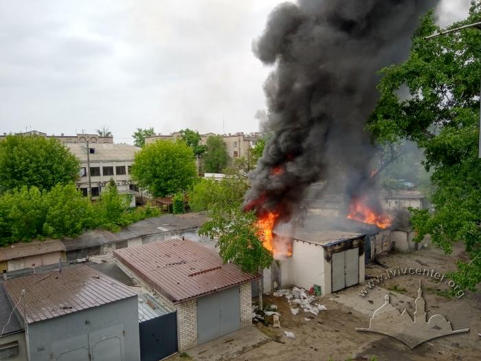 Пожежа у гаражній забудові 2