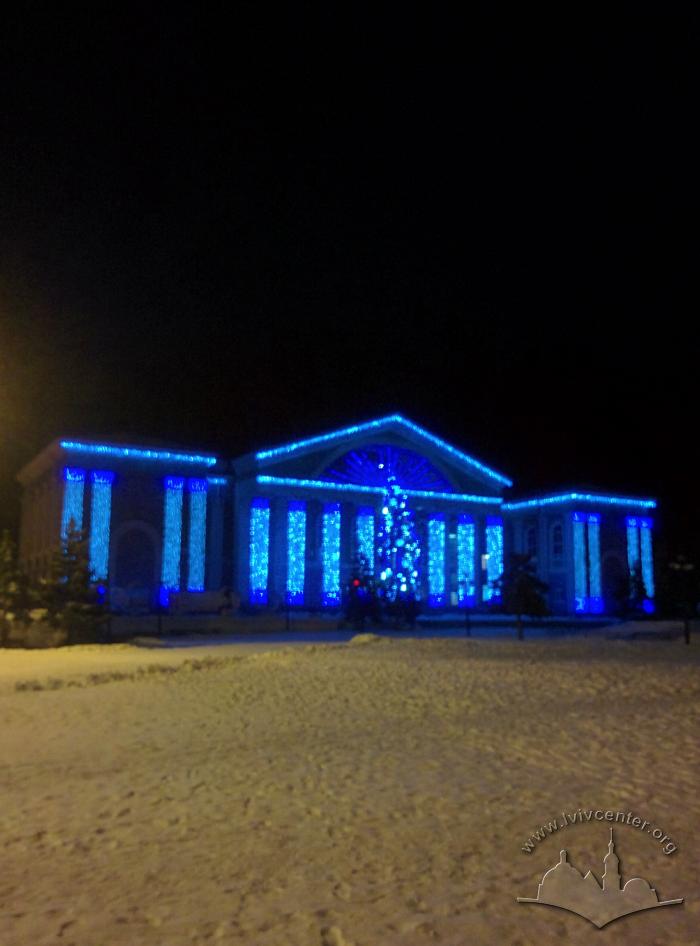 Фасад Палацу культури хіміків у Сіверськодонецьку 2