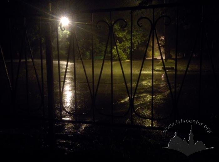 На розі вул. Першотравневої та бул. Дружби Народів 2