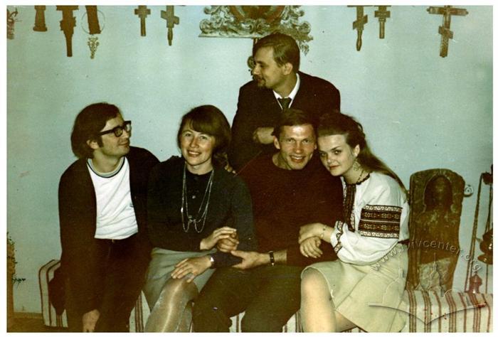 Poet Ihor Kalynets with friends in Bohdan Soroka's apartment 2