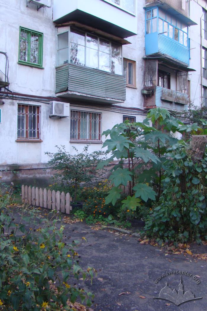 Вулиця Б. Хмельницького (колишня Гагаріна) 2