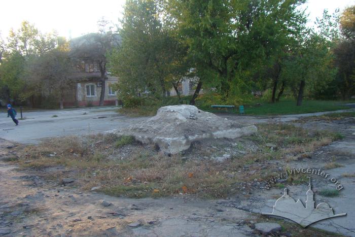 Залишки постамента Свердлову 2