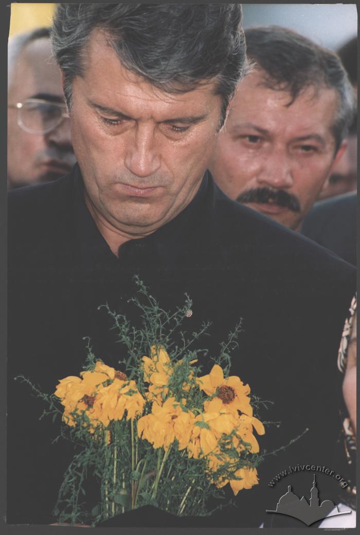 Ющенко з квітами 2
