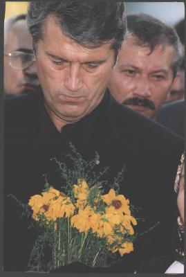 Ющенко з квітами