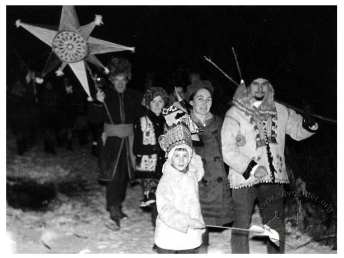 Carolers set out caroling on Lviv streets 2