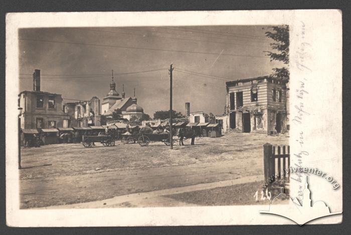Пошкоджені війною будинки, кінні екіпажі 2