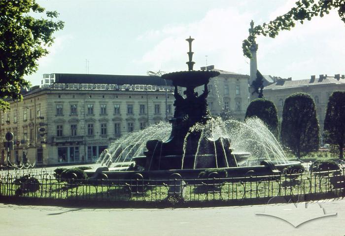 Fountain on Mitskevycha square 2