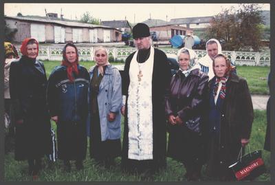 Священик з громадою
