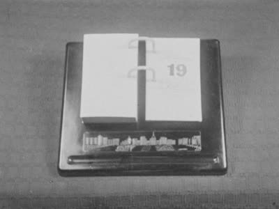 Desk flip calendar