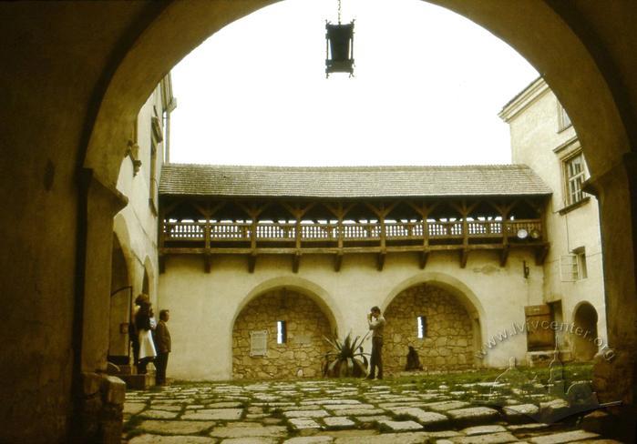 Oleskyi castle courtyard 2